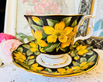 Xícara e pires Royal Albert Rose of Sharon: Conjunto de chá floral inglês vintage em preto e amarelo.