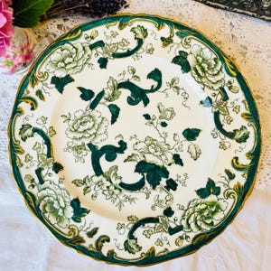 Mason&#39;s England Chartreuse Green Floral Plate 10 in, Wall Plate with Green and Gold Painted Accents, Antique English China