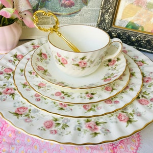 Thé avec bouquet printanier Minton rose floral 3 niveaux, support à gâteau, décoration de tasse de thé, assiettes à gâteau, cadeau de mariée ou de mariage vintage