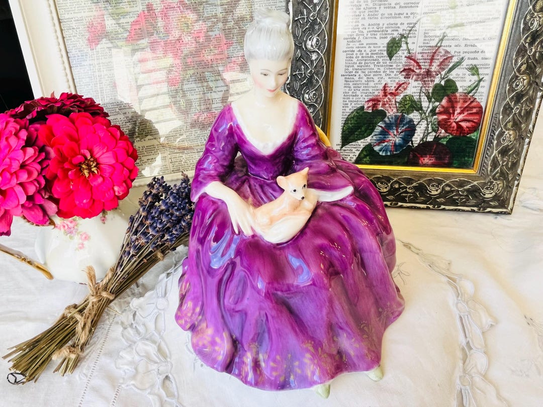 Royal Doulton Figurine Charlotte HN2421, Bone China, Pretty Ladies
