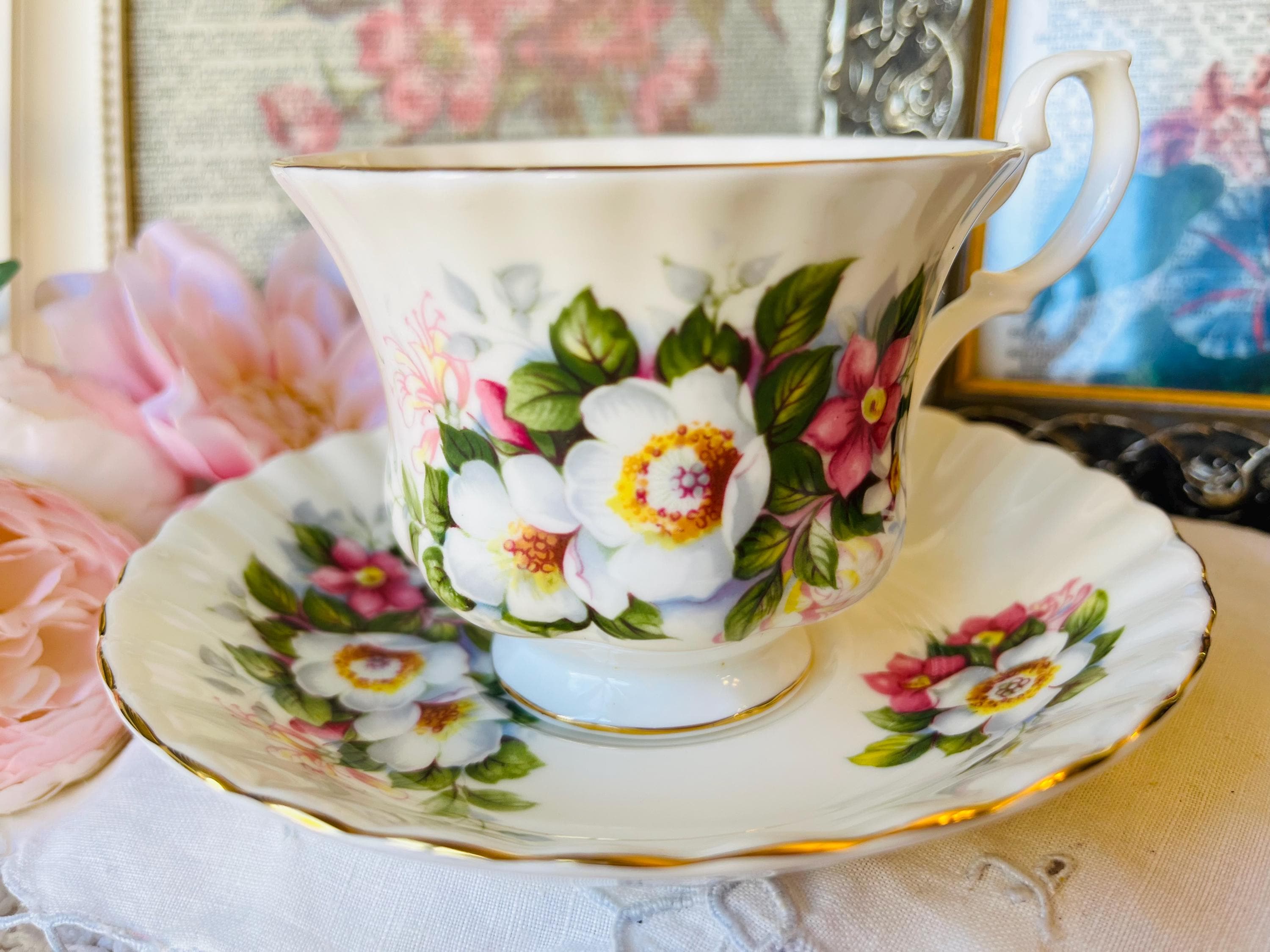 薔薇一輪 BONE CHINA Red Rose China Set - Etsy Canada