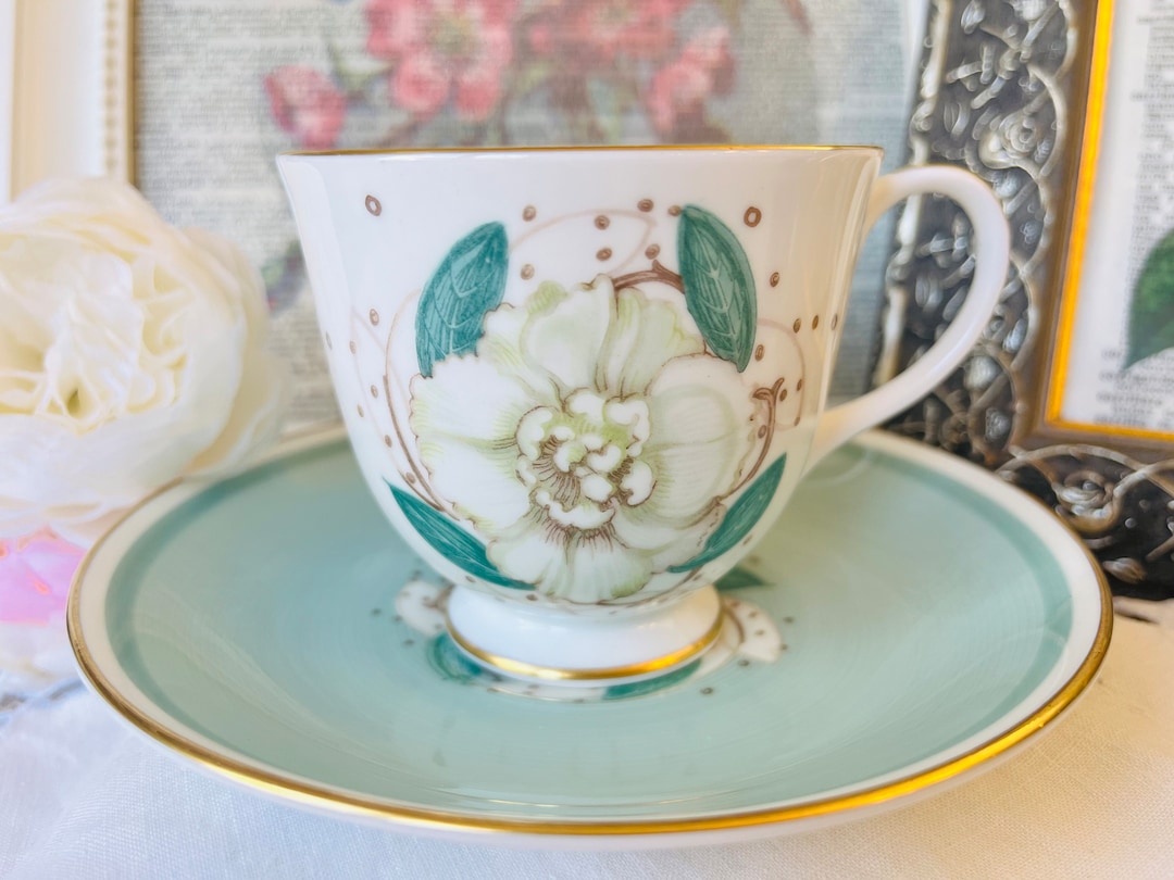 Susie Cooper Gardenia Teacup and Saucer in Green and White Painted ...
