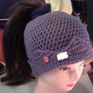 Miss Jug Head Messy Bun Hat pattern. Riverdale Jughead hat. Jug Head beanie. Winter hat PDF. Fall hats .