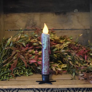 Conjunto de DUAS (2) velas cônicas de cera LED de 7 polegadas com glitter Borgonha com temporizador, velas operadas por bateria, Country Primitive