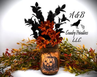 Arrangement primitif de pots Mason d'Halloween : citrouilles d'Halloween et tournesols
