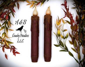 Lot de DEUX bougies coniques à LED trempées dans de la cire, bordeaux de 7 po. avec minuterie, bougies sans flamme à piles, décoration d'intérieur country primitive