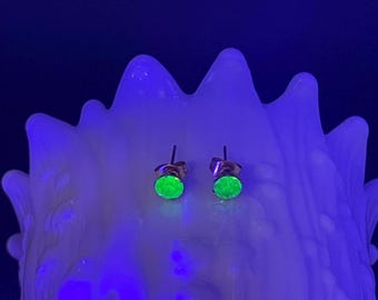 18K Yellow Gold Plated Green Uranium Glass 5mm Stud Earrings