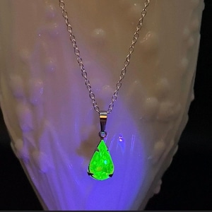 20 Inch Sterling Silver Vtg. Uranium Pear Shaped Rhinestone Pendant Necklace UV Glow