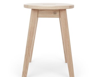 Tabouret »Josef« en bois de chêne au look naturel pour une éternité élégante