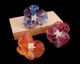 Marbled and Hand-dyed Silk Flower Brooch with Gold Streak (1 pcs), Tsumami-zaiku, Japanese Craft