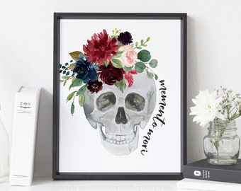 Arte de parede imprimível Memento Mori com estampa de caveira floral, decoração católica para casa. Memento Mori - Lembre-se de que você deve morrer - Citação em latim - Arte com caveira e flores.