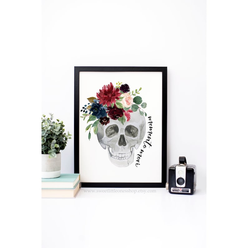 Impresión Memento Mori de 8 x 10, 5 x 7, impresión de calavera floral, decoración católica para el hogar, impresión Memento Mori, "Recuerda que debes morir", impresión de cita en latín, calavera de flores imagen 1