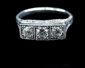 ANTIQUE DIAMOND RING 4267A4648