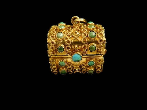 TREASURE CHEST CHARM 6979B569e
