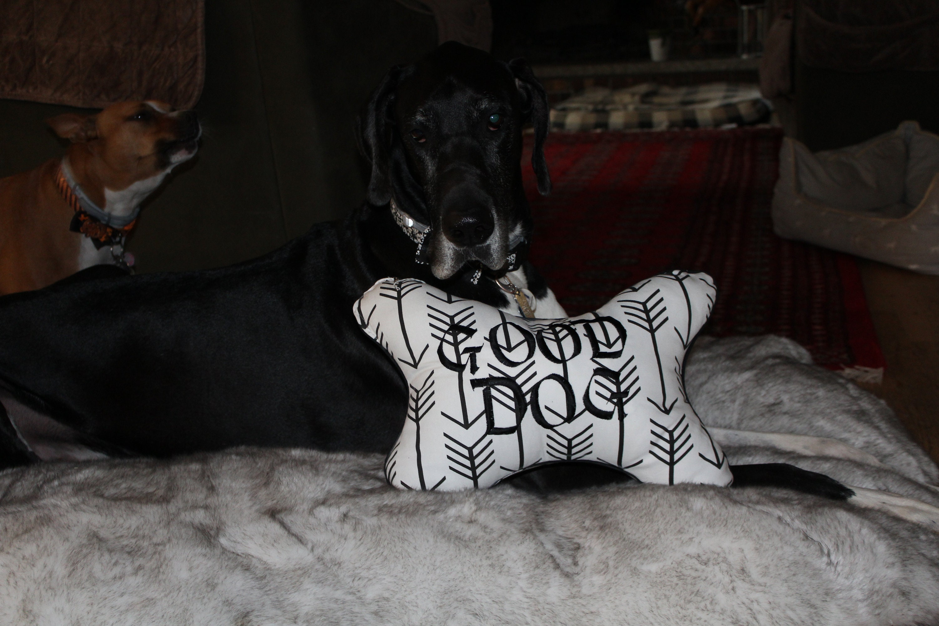 Large/Extra large faux fur dog bed