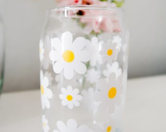 White Daisy Libbey Glass Can with Glass Straw: Spring Iced Coffee Cup