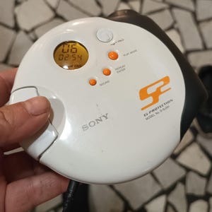 Sony Sport CD Walkman DSJ301 rare  work brilliant sports series G protection cool CD walkman
