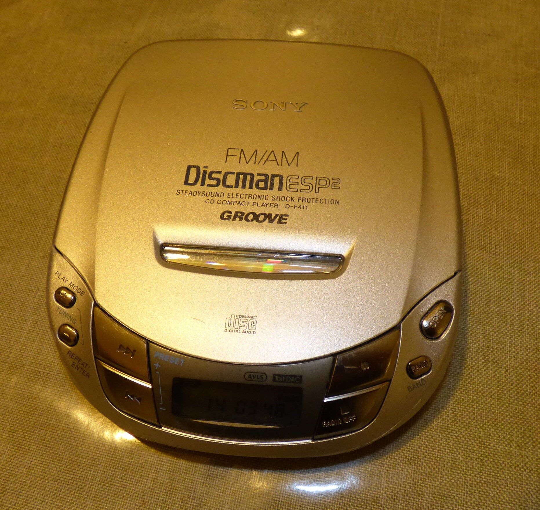 Sony DF411 Discman Portable CD Player with AM/FM Tuner