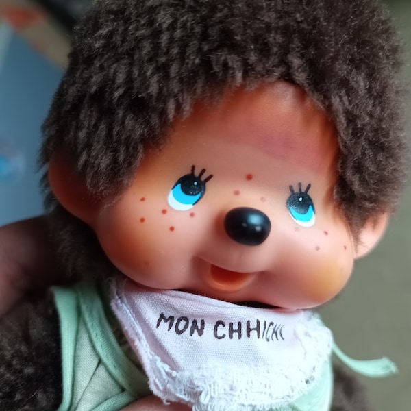 Monchhichi, Vintage – 1974 – with blue eyes, Sekiguchi company,completely authentic, original costume and removable shoes, rare collectable