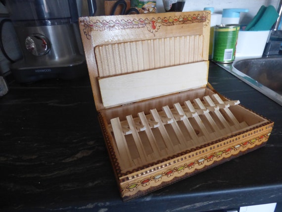Zigarettenetui Zigarettenbox aus Holz Vintage Zigarettenspender  Zigarettenorganizer Handgeschnitzte Holzkiste Geschenk für Raucher selten -  .de