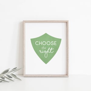 Puede incluir: Una impresión enmarcada con un diseño de escudo verde y el texto "CHOOSE the right" en letras blancas.