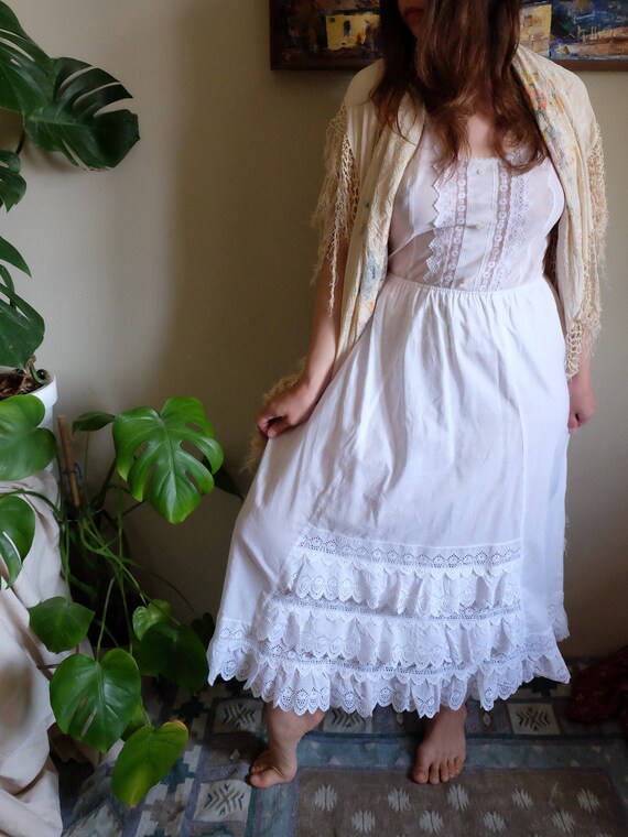 Vintage 1970s petticoat White lace tiered Apron sk