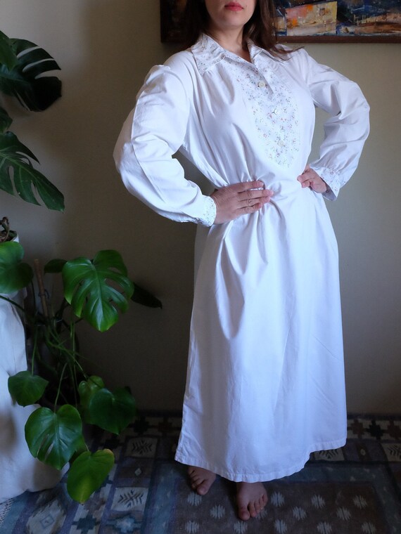 1900s 1940s Vintage Nightgown white and floral pri