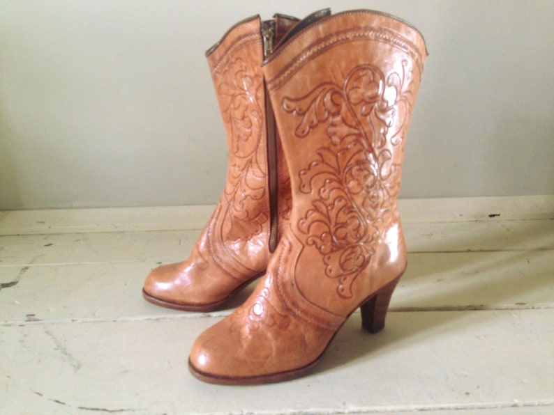 Incredible 40s Tooled Boots 40s 50s Vintage light Tan high heel Leather Cowboy Boots High Boots Size 37 UK 4 US 6 12