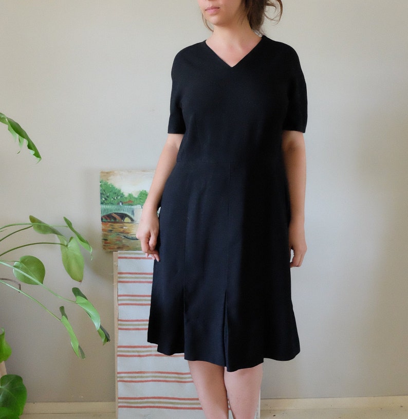vintage 50s 60s black wool simple dress short sleeve v-neck sheath event prom dress medium