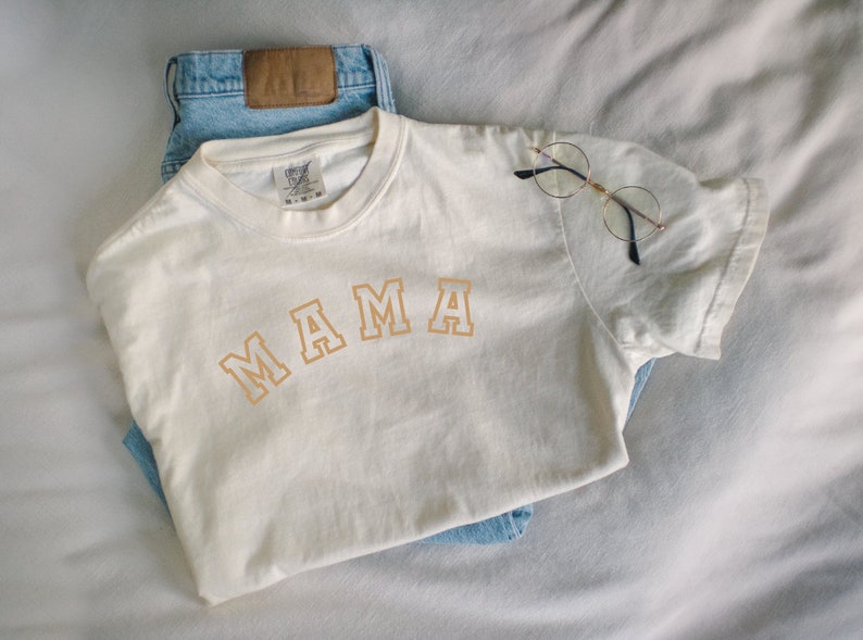 Mama Varsity Tee Sweatshirt Mother's Day Tee Mom Tee Motherhood Tee Mom Shirt Mom Sweatshirt Matching Neutral Sweatshirt imagem 1