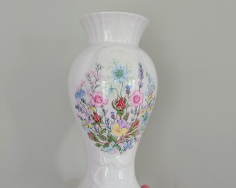 Wild Tudor Aynsley Cascade Vase 9&#39;&#39; Porcelain Made in England Wild Tudor Pattern Collectable Vintage Fine Porcelain Ceramic Floral Vase