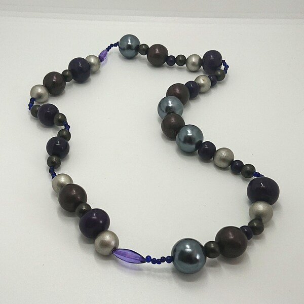 BURBERRY - A CHUNKY COSTUME NECKLACE