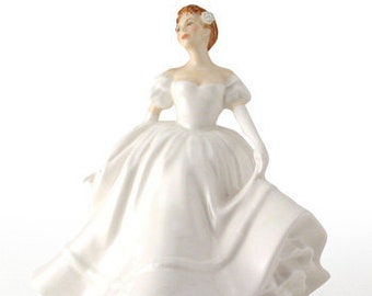 Royal Doulton Figurine Nancy HN2955 – Royal Doulton Figurine Vanity Fair Ladies by Vanity Fair Ladies Porcelain Sculpture