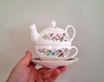 Thé « Wild Tudor » d'Aynsley pour une théière et une tasse + sauce en porcelaine fabriquée en Angleterre, modèle vintage, porcelaine fine, théière florale en céramique