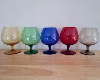 Vintage Set of 5 Hand-Blown Colored Glass Goblets - Bohemian Style Multicolor Wine Glasses - Retro Drinkware for Elegant Tableware