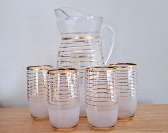 Vintage matglazen kan uit het midden van de eeuw met gouden rand en 4 bijpassende glazen – elegante barset voor entertainment