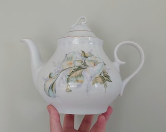 Vintage Floral Teapot White and Green Flowers Afternoon Tea Party Ceramic Teapot Large Decorative Ornamental Teapot Gift Floral Lilies