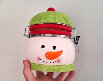 Snowman Cookie Jar – Festive Holiday Kitchen Décor & Storage | Christmas Treats Container | Winter Wonderland Tableware Biscuit Barrel/Jar