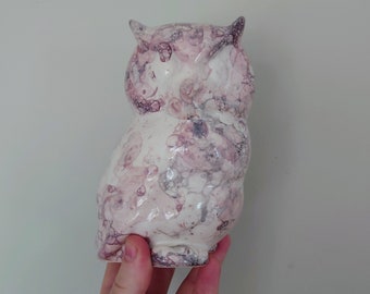 Vintage keramische uilenbeeldje, verzamelbaar decoratief vogeltje, groot, roze marmerwit, sierlijke keramische uil.
