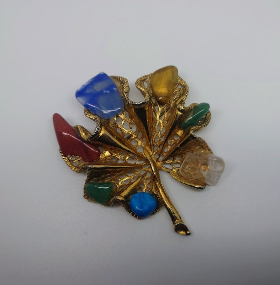 Stone brooch 2024