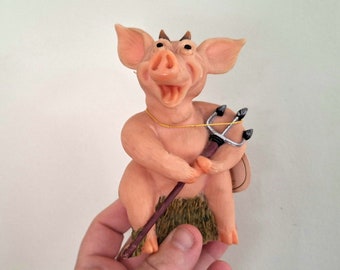 Vintage Schwein Figur Zöpfe Sammlerstück Schwein Ornament Kitsch Schwein Statue Schwein im Ruhestand Piggin 'The Boss'