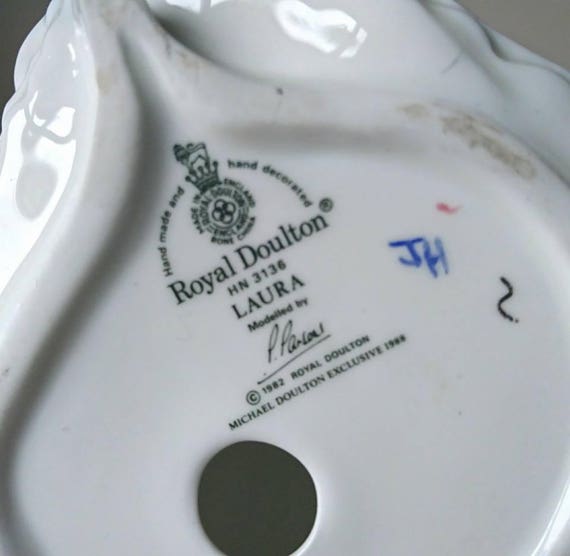 ロイヤルドルトン フィギュア レディ ローラ HN3136