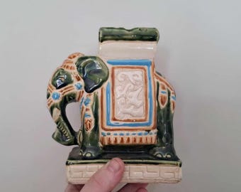 Statue d'éléphant indien sur pied, sculpture sur pied, poterie, céramique, éléphant, décoration, vert ivoire, pied sur pied, pot de fleurs