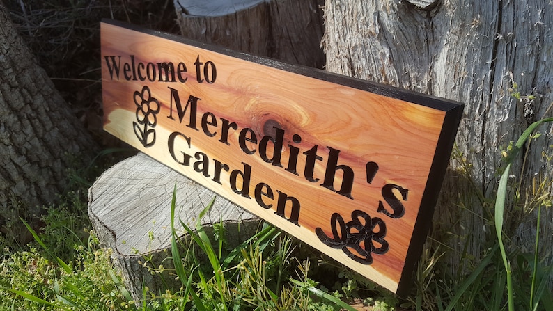 Garden Sign Personalized Name Custom Routed Wood Cedar Sign With Simple Graphics Flowers Free-Standing w/ Stakes or Keyhole Slot 5x18 zdjęcie 2