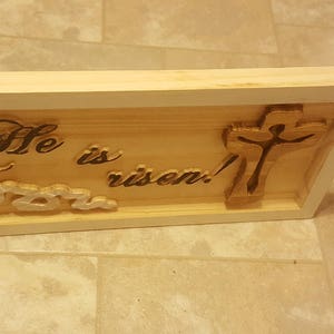 He is Risen Sign Mark 16:6 Wood Plaque Easter Sign Wall Carved Routed Sign Painted Christian Sign Catholic Jesus Bible Verse Sign imagem 3