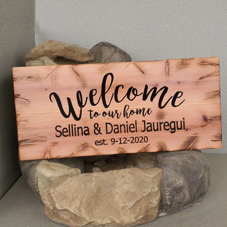 Redwood Custom Carved Wedding Gift Family Welcome Sign Plaque 10 x 24 Housewarming Newlywed Guestbook zdjęcie 1