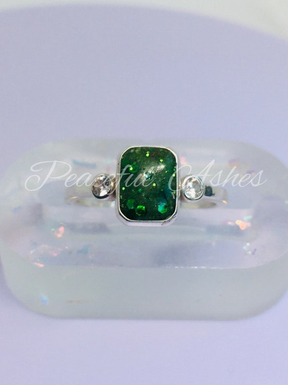 Cremation ashes memorial ring in Emerald Isle, 925 silver