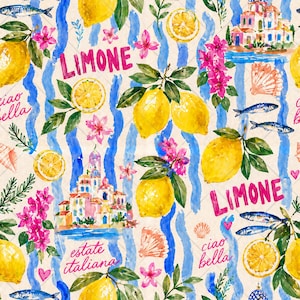 Op de afbeelding: Waterverfpatroon met citroenen, roze bloemen en blauwe strepen. Het woord "LIMONE" wordt in roze weergegeven. Het ontwerp bevat illustraties van vissen, schelpen en Italiaanse kusttaferelen, met de tekst "ciao bella" en "estate italiana".