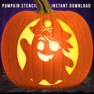Può includere: Una zucca arancione con il disegno intagliato di un fantasma che indossa un cappello da pirata con teschio e benda sull'occhio. Il testo PUMPKIN STENCIL INSTANT DOWNLOAD è visibile in alto. L'interno della zucca è illuminato.