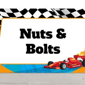 Puede incluir: Una tarjeta de felicitaci&oacute;n con tem&aacute;tica de carreras. La tarjeta presenta el texto "Nuts & Bolts" en negrita negra. Un coche de carreras rojo con llamas est&aacute; en la parte inferior derecha. El borde superior tiene un dise&ntilde;o de bandera a cuadros.